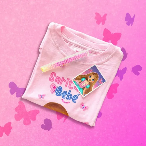 Playera rosa de Saritah bebe con Pulsera y sticker